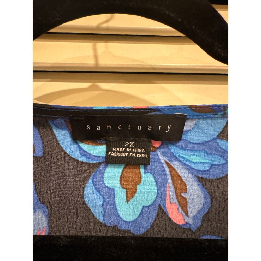 (Stitch Fix) Sanctuary Black w/ Blue Floral Blouse. New without tags in size 2X - Picture 2 of 6